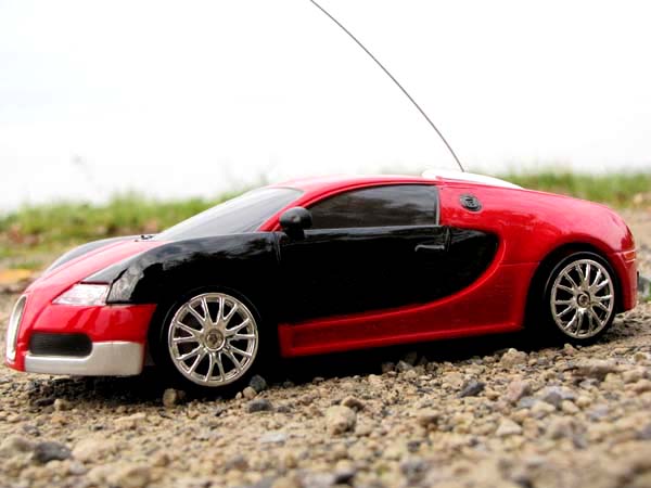 RC FERNGESTEUERTES AUTO IM BUGATTI DESIGN UNTERBODENBELEUCHTUNG 